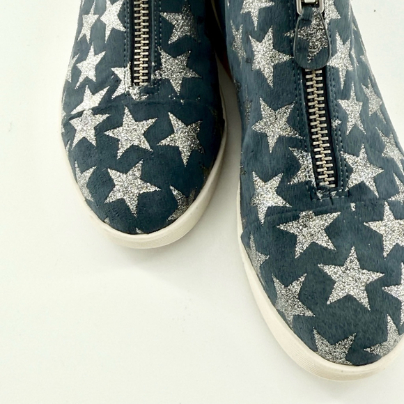 Kenneth Cole Gentle Souls Sneakers Size 8M Blue Star Print Zip Up - Picture 10 of 12